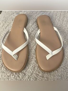 TORRID Flip Flop Sandals - Size
8 Wide - Tan/White